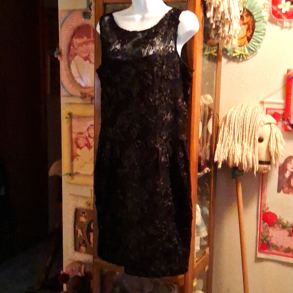Like New,Sexy but Classy,Black,Floral,Lace,Stretchy Midi Dress,Sz. 14🖤